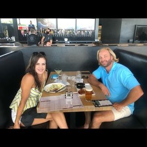 Meet your Posher, Hilary